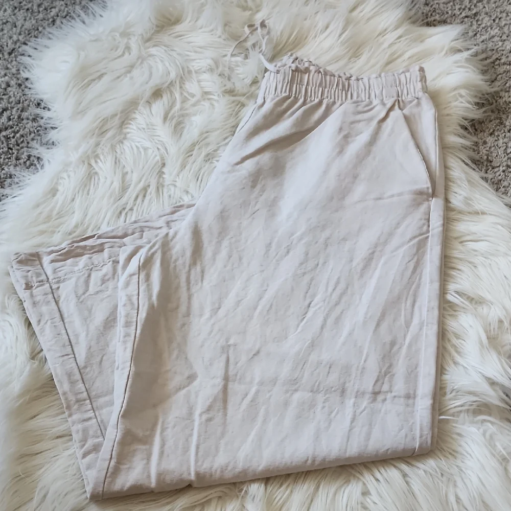 H&M Linen Blend Capri Pant